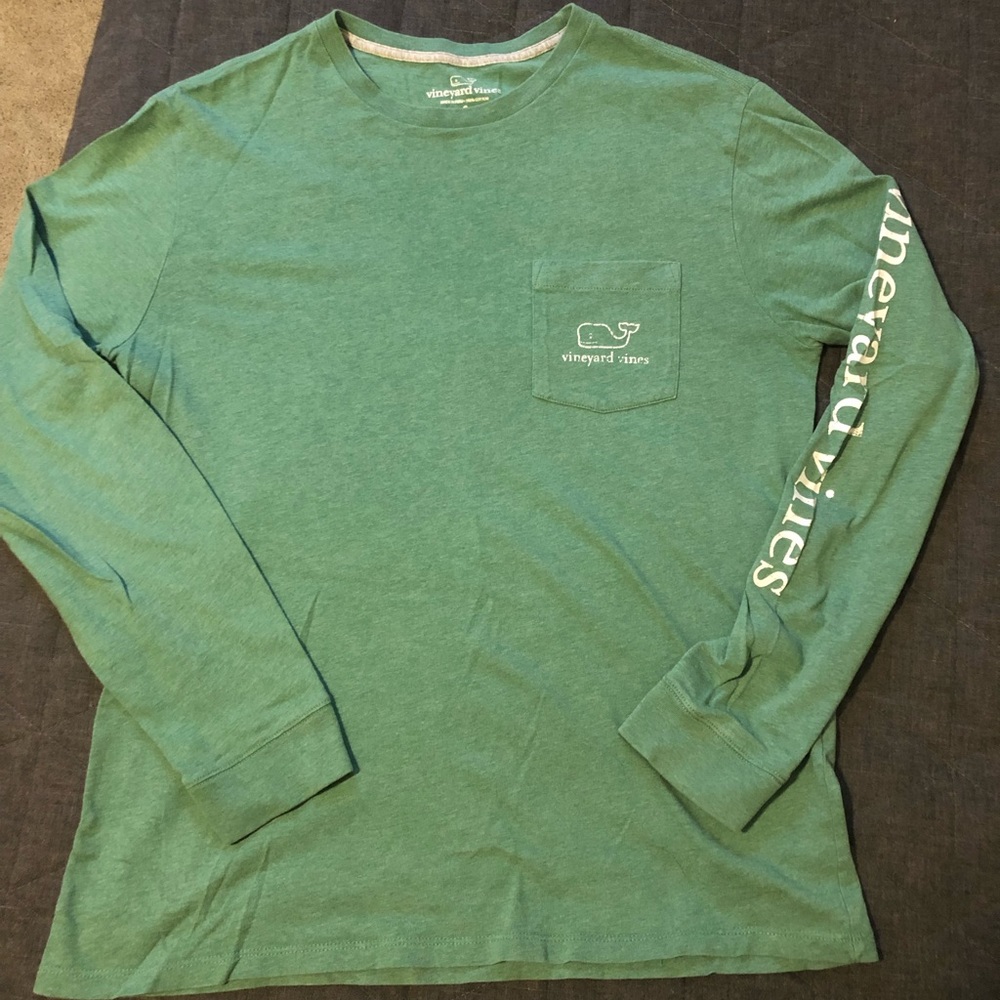 Vineyard Vines Green long-sleeve pocket tee. Vintage whale.